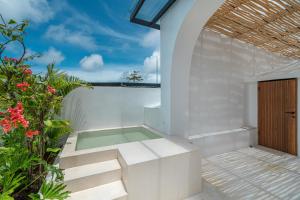 Zaya - Modern 2BR Villa with Rooftop Hot Tub & Ocean Views