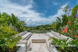 Zaya - Modern 2BR Villa with Rooftop Hot Tub & Ocean Views