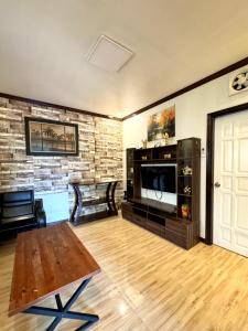 Nazarene Apartelle - R7