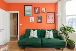 New! Spacious 3BR Split-Level Maisonette with Garden