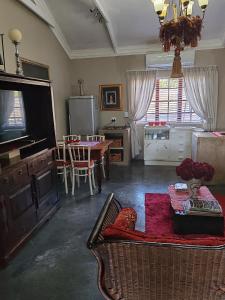 Red Olive Guest House & Studio