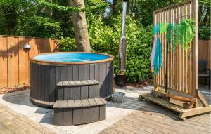 Beautiful Home In Glesborg With Wifi