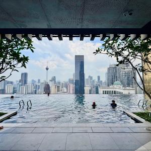 Infinity pool luxury Apartment Axon