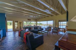 The Boathouse at Oakhurst Olives