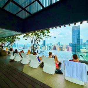 Infinity pool luxury Apartment Axon