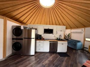 Peaceful Luxury Yurt-Cabin with Private Hot Tub Near Canyon Lake, Texas