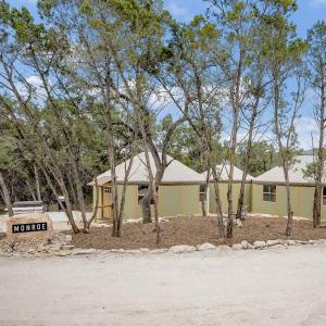 Peaceful Luxury Yurt-Cabin with Private Hot Tub Near Canyon Lake, Texas