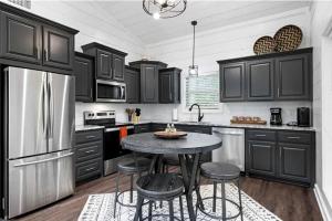 Cozy Cabin with Hot Tub & Fire Pit Near Broken Bow Lake, Broken Bow, OK