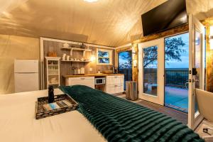 Secluded Treehouse Tent Retreat on the Marsh with Outdoor Dining, Grilling Gear, Games, Views in Townsend, Georgia