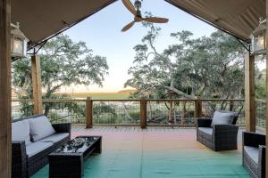 Secluded Treehouse Tent Retreat on the Marsh with Outdoor Dining, Grilling Gear, Games, Views in Townsend, Georgia