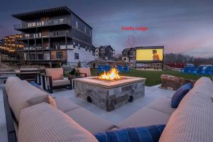 Brand-New Luxury Cabin with Indoor Heated Pool & Arcade, Near Dollywood in Sevierville, Tennessee