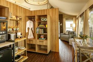 Luxury Family Tree Tent with Private Deck, Soaking Tub & Pizza Oven Near Waterfalls, Zirconia, North Carolina