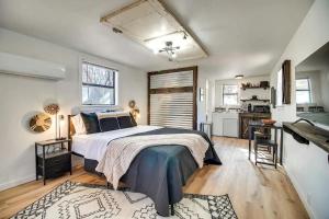 Cozy Studio Retreat with Scenic 5-Acre Views, Near City Lake & Cherokee Casino in Gentry, Arkansas