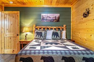 Cozy Mountain Cabin Retreat with Hot Tub, Fire Pit, and Game Room for Relaxing Getaways in Sevierville, Tennessee