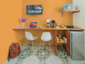 Romantic Escape-200m to Beach in Prime Center with Fast WiFi & Value Stay 15