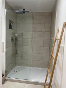 Two Bedroom Riverside Apartment in Rotherhithe Village