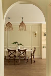 The Tresor - Premium 3BRs, Gym, Pool, City Center, District 4, 300m Nguyen Hue walking street