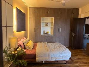 3BHK Apartment Bright & Spacious in Vasant Kunj