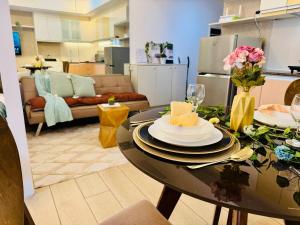 Grand Canal View Balcony Cozy Staycation Netflix