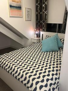 Central Falmouth Flat in the heart of the town