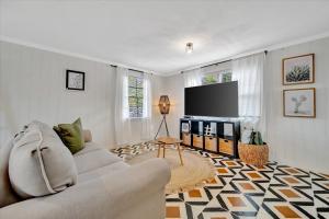 Swann Ave House 4B 3B Sleeps 10 Near Hyde Park