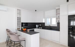 Awesome Home In Policnik