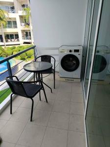 One Bedroom Unit with Pool View and Sea View