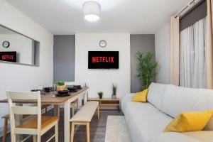 Stylish Apartment close to Westfield and Tube Station