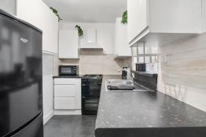 Modern Apartment close to Westfield and Tube Station