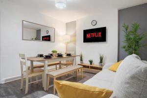 Stylish 3 Bed Flat in Shepherds Bush!