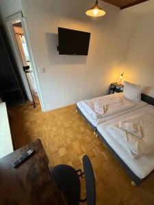 ALL IN APARTMENTS 2141OG 4 Schlafzimmer mit Terrasse ,Küche, Bad, Würzburg, Versbach
