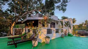 Mango Tree House
