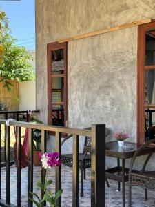 Lanta natural hut garden