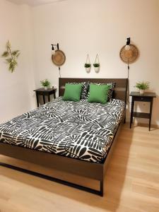 Luminoso ático cerca de la playa con piscina y garaje