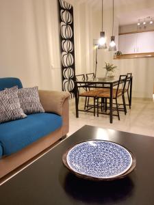 Luminoso ático cerca de la playa con piscina y garaje