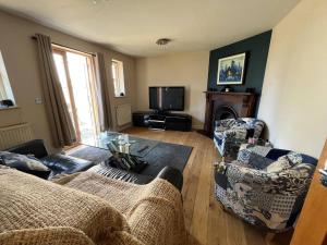 Charming Cottage Room with Garden Views in Bedford