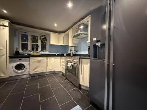 Charming Cottage Room with Garden Views in Bedford