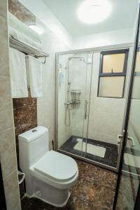 Serenity Homes Elegant 2 Br Apt in Kilimani, Private Balcony, Gym, Kids playground, Washer on Dennis Pritt Road