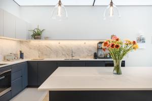 Veeve - The Lion House