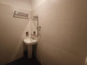 RROOMS R K International - Near Charbagh Station