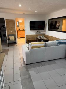 Appartement deux chambres spacieux avec jardin et entièrement privatif dans lotissement très calme