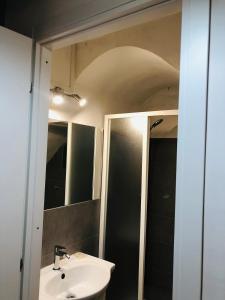 House Sunny Colosseum Lovely