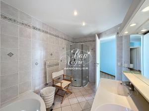 Villa avec piscine classée 4 étoiles pour 12 pers vue mer au Canadel