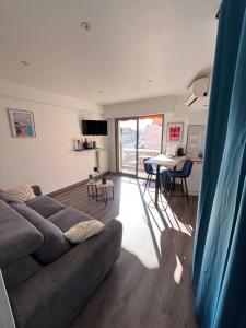 Studio rénové marche Forville Cannes