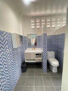 Lucenas B&B near Maravilla White Sand Beach