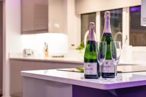 Clock Tower Cottage by Ashgrove Leisure