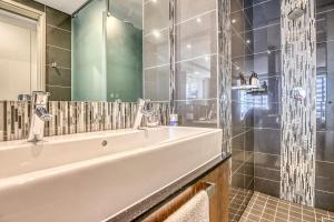 Sandton Skye Lux Apartment 605