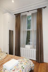 Elegant 1BR West Kensington 4 Guests Family Tube