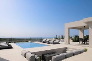Caelum Villa with Heated Pool, By Hellocrete
