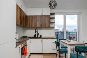 Charming 1BR with Balcony and View